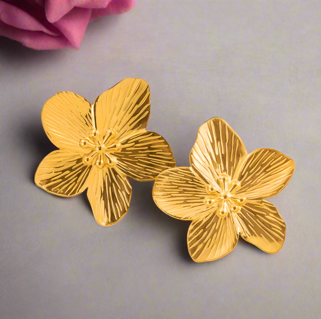 'Maria' Goldene Statement-Ohrringe mit Blumenmuster