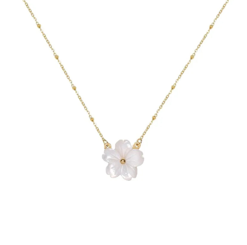 Muschelblumen-Halskette „Camellia“