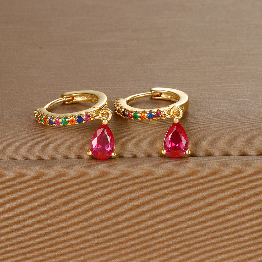 'Dathúil' - Bunte Strass-Huggie-Ohrringe