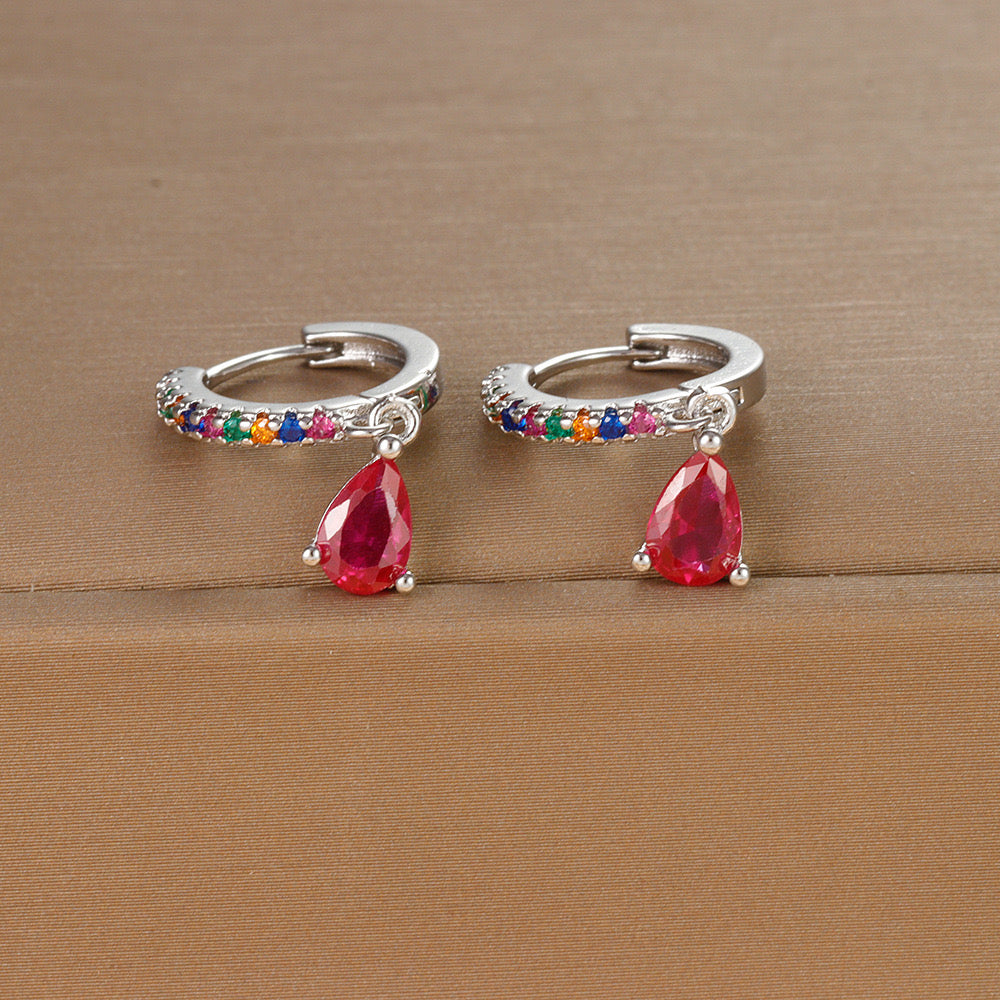 'Dathúil' - Bunte Strass-Huggie-Ohrringe