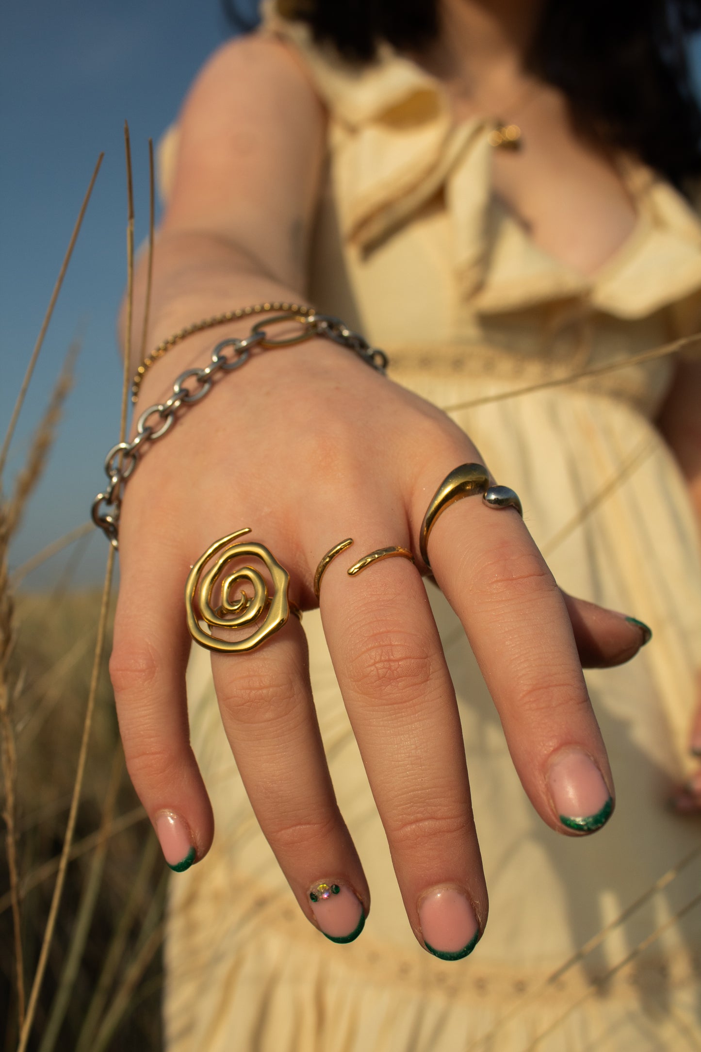 Verstellbarer Ring mit zarten Linien