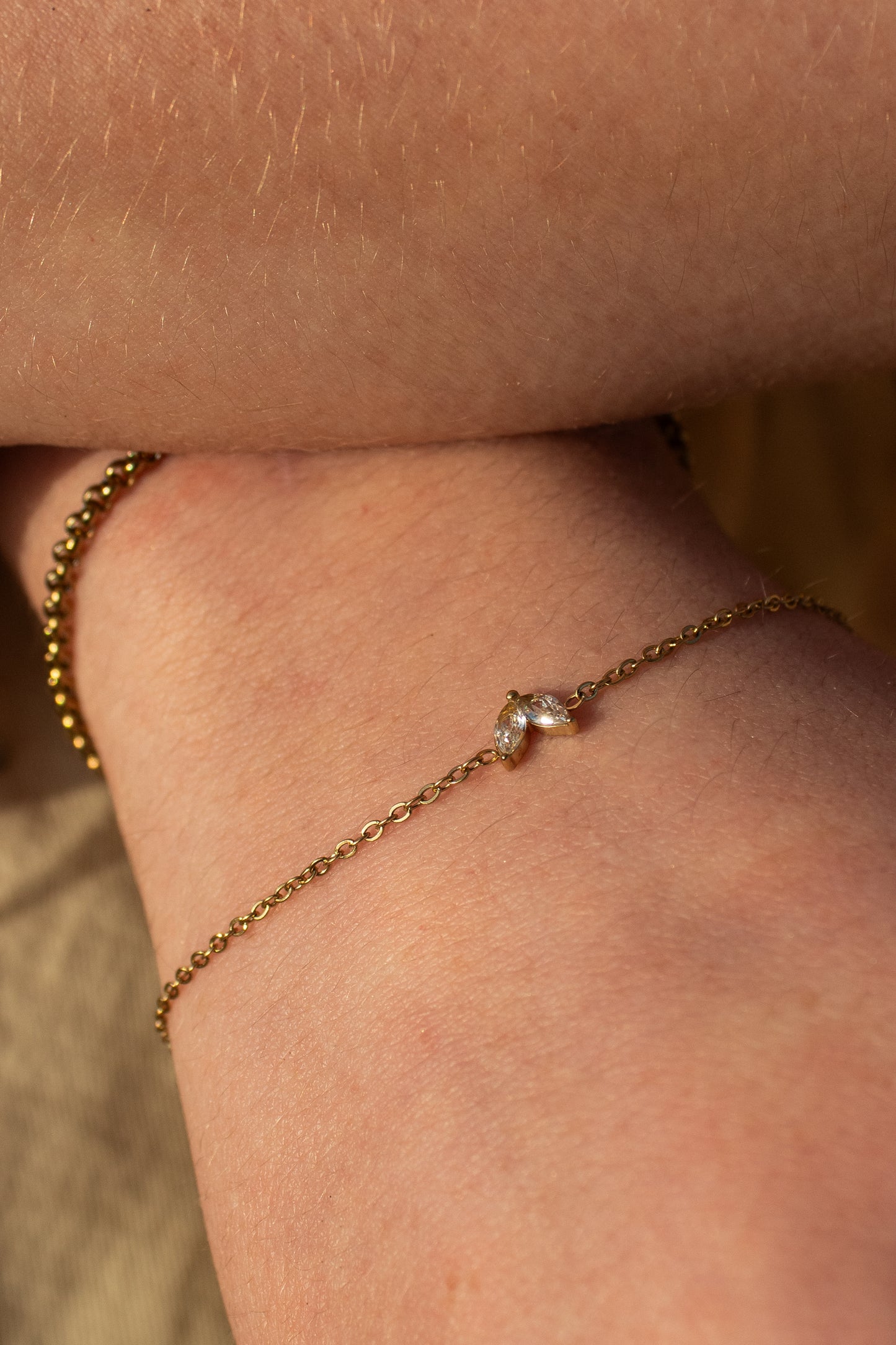 'Piece of Me' Zartes Blumenarmband